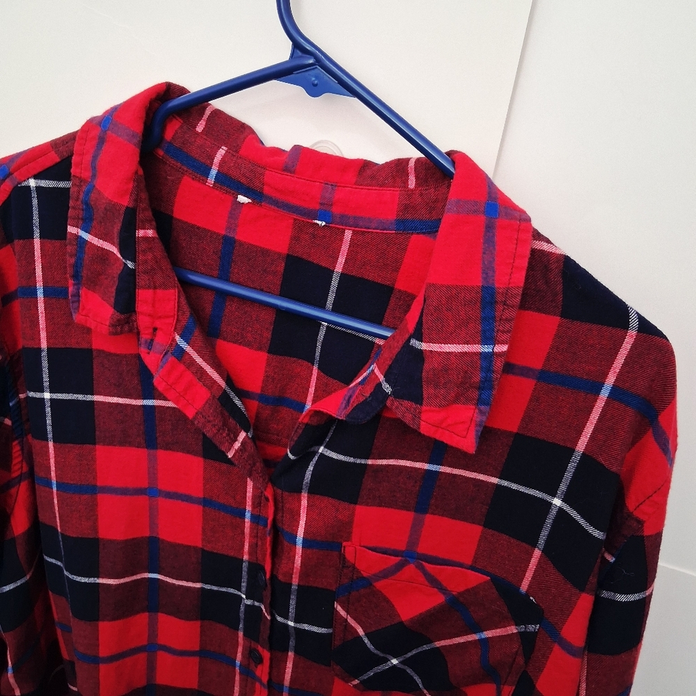 +5🛍Red and Black Plaid Button Down Shirt - Picture 3 of 5
